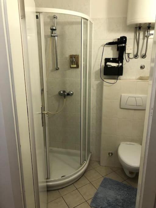 Tartini - Private Roof Terrace - Self Check-In Apartment ไพราน ภายนอก รูปภาพ